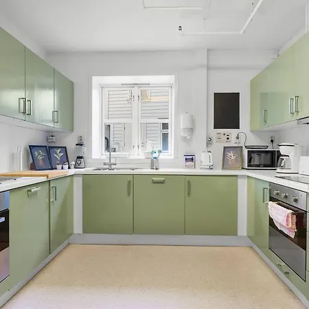 Private Twin Next To Fish Market And Bryggen * Bergen